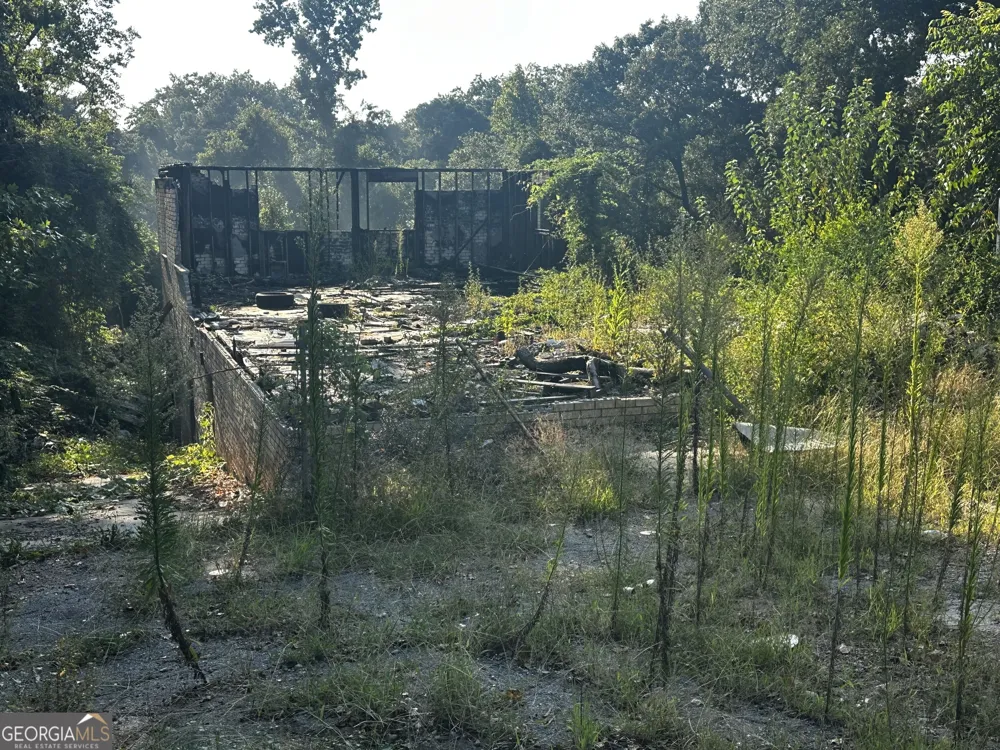 2811 Palm DR East Point, GA 30344