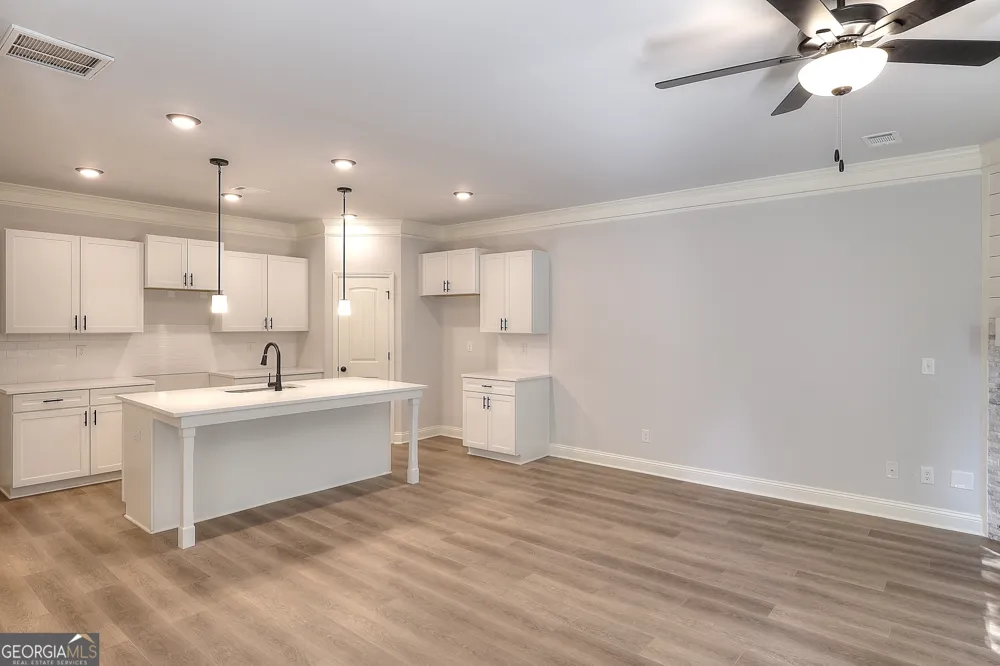 15 Crest DR Hartwell, GA 30643