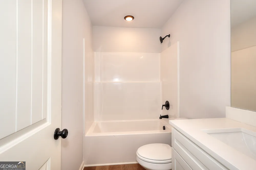 15 Crest DR Hartwell, GA 30643