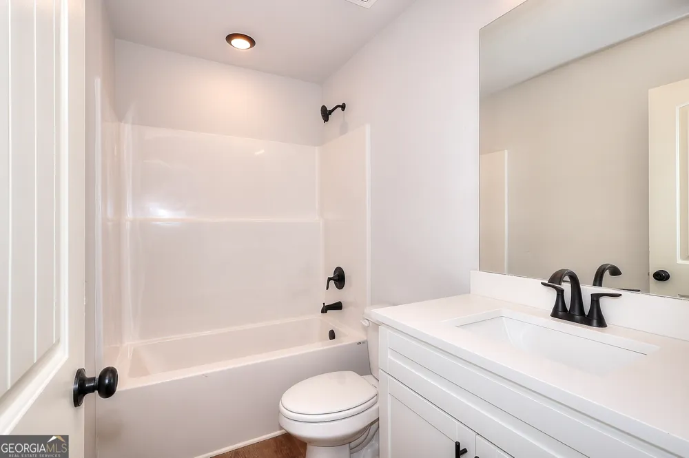 15 Crest DR Hartwell, GA 30643