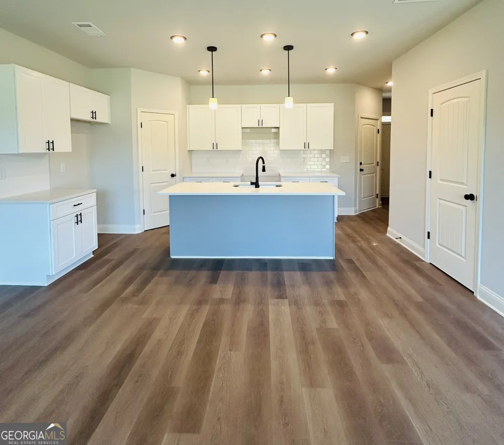 15 Crest DR Hartwell, GA 30643