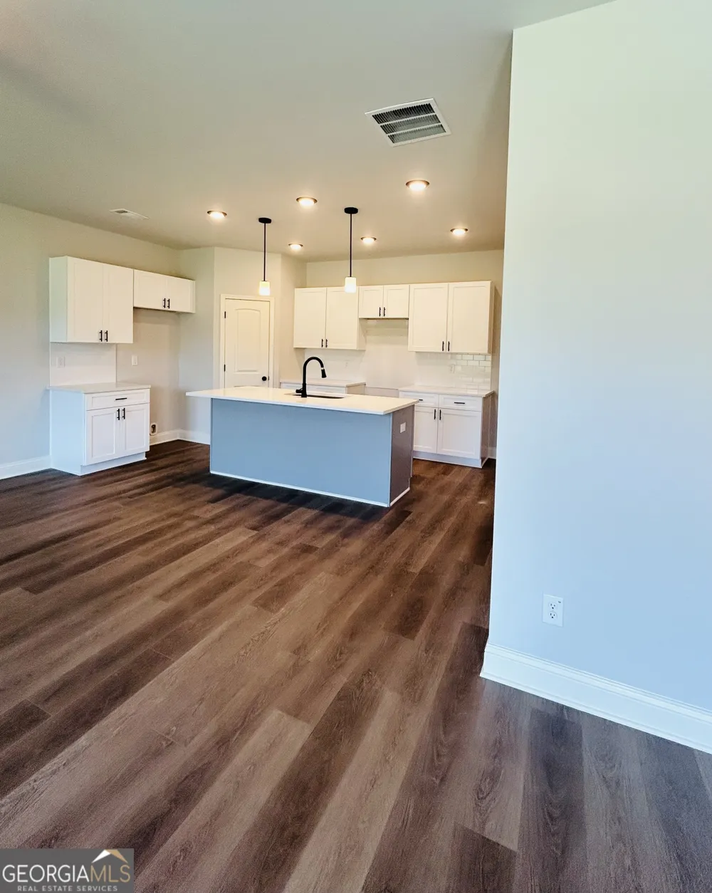 15 Crest DR Hartwell, GA 30643