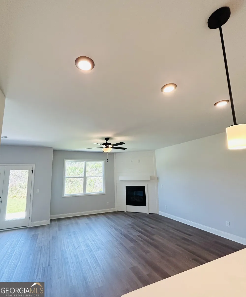 15 Crest DR Hartwell, GA 30643