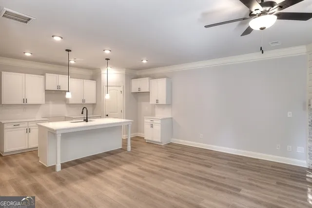 23 Crest DR Hartwell, GA 30643