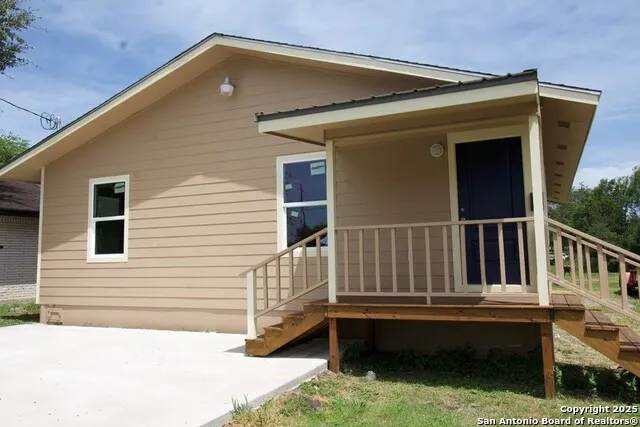 806 W Powell Beeville, TX 78102