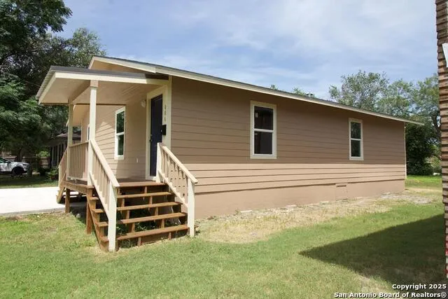 806 W Powell Beeville, TX 78102