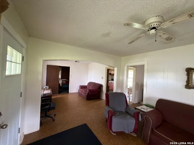 1920 Sutherland Springs Rd Floresville, TX 78114
