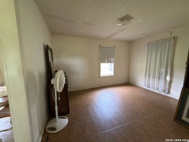 1920 Sutherland Springs Rd Floresville, TX 78114