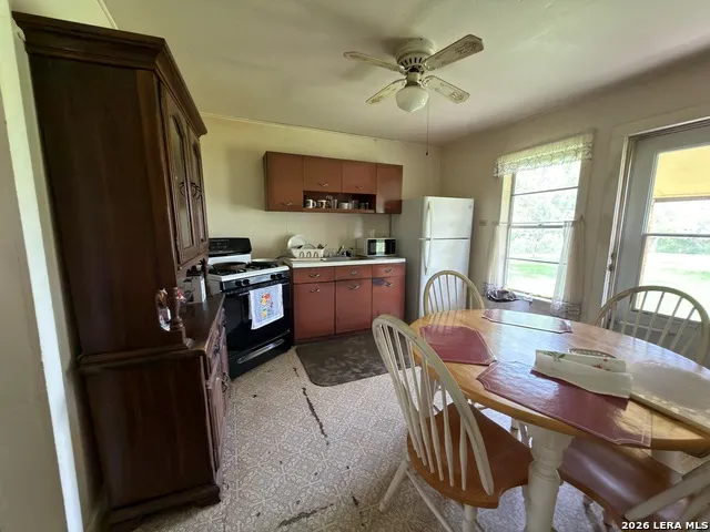 1920 Sutherland Springs Rd Floresville, TX 78114