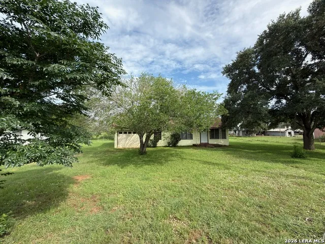 1920 Sutherland Springs Rd Floresville, TX 78114