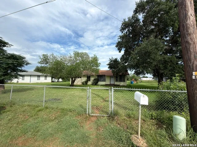 1920 Sutherland Springs Rd Floresville, TX 78114