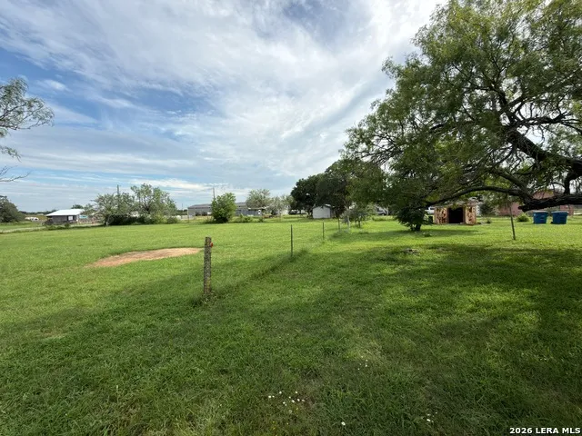 1920 Sutherland Springs Rd Floresville, TX 78114