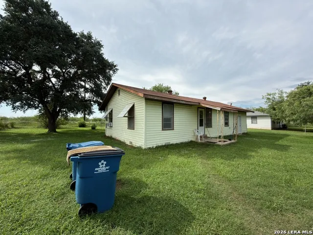 1920 Sutherland Springs Rd Floresville, TX 78114