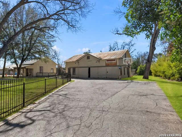 372 Magazine Ave New Braunfels, TX 78130