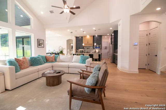 7302 Cresta Bulivar San Antonio, TX 78256