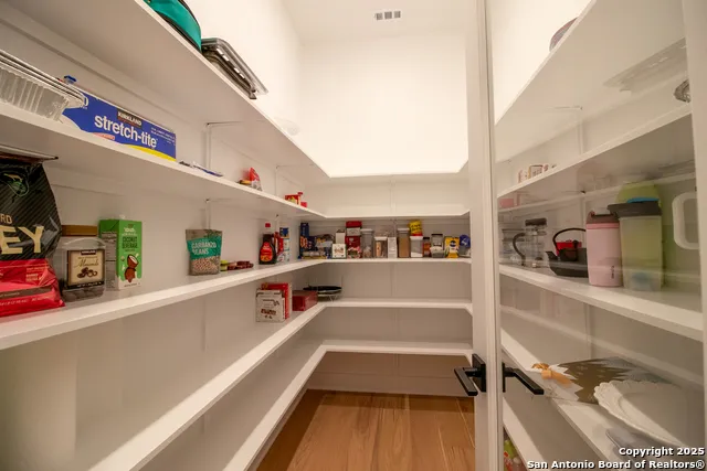 7302 Cresta Bulivar San Antonio, TX 78256