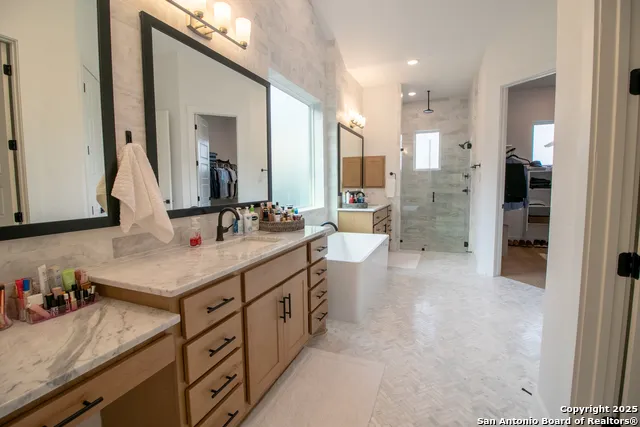 7302 Cresta Bulivar San Antonio, TX 78256
