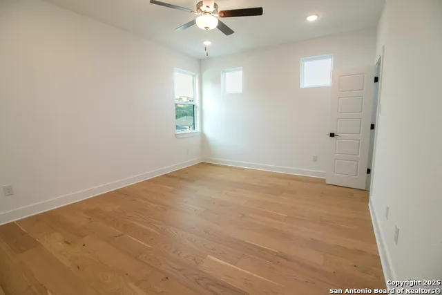7302 Cresta Bulivar San Antonio, TX 78256