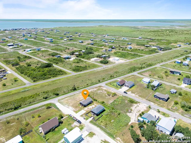 274 Post Oak Ln Rockport, TX 78382