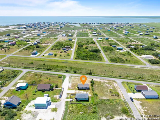 274 Post Oak Ln Rockport, TX 78382