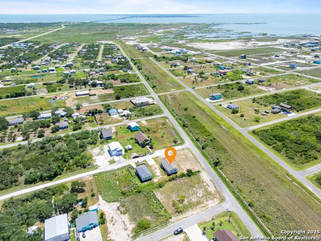 274 Post Oak Ln Rockport, TX 78382