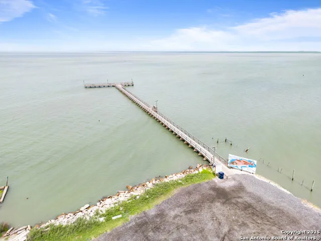 274 Post Oak Ln Rockport, TX 78382