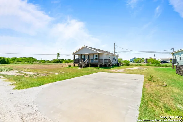 274 Post Oak Ln Rockport, TX 78382