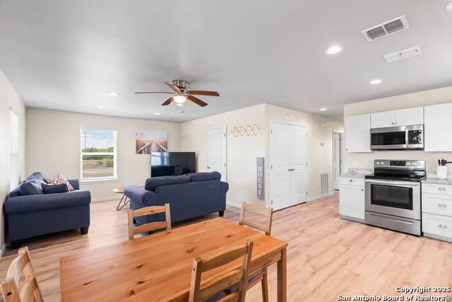 274 Post Oak Ln Rockport, TX 78382