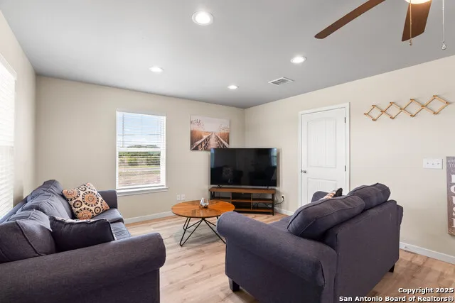 274 Post Oak Ln Rockport, TX 78382