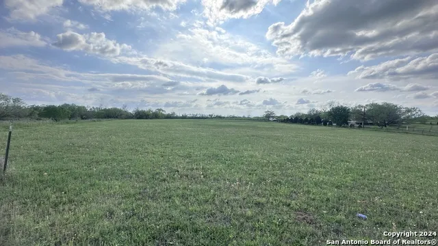 1 COUNTY RD # 163 Elmendorf, TX 78112