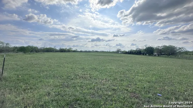 1 COUNTY RD # 163 Elmendorf, TX 78112