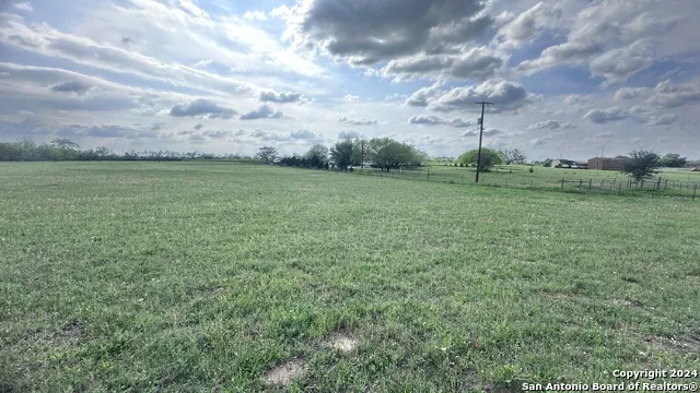 1 COUNTY RD # 163 Elmendorf, TX 78112