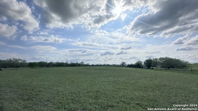 1 COUNTY RD # 163 Elmendorf, TX 78112