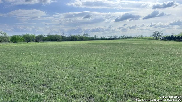 1 COUNTY RD # 163 Elmendorf, TX 78112