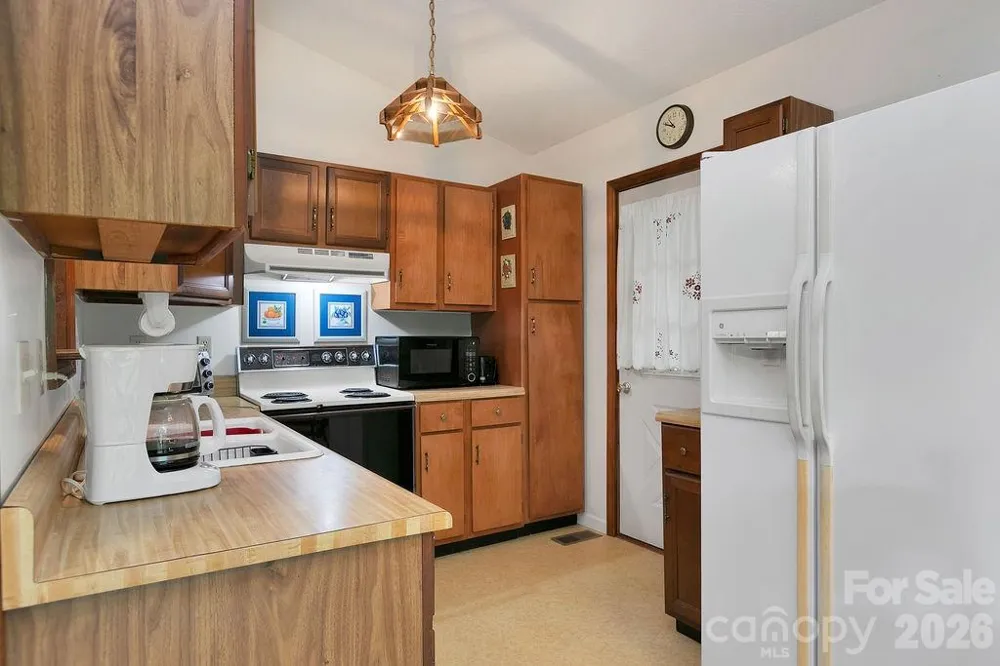 108 Easy Street Cedar Mountain, NC 28718