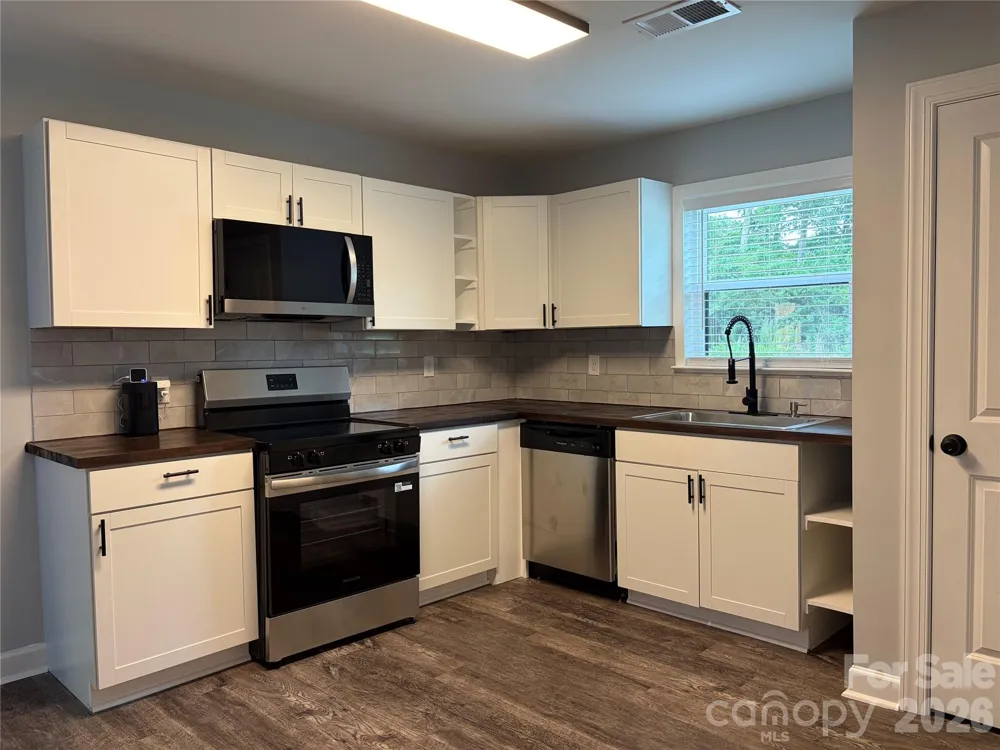 8761 Old Wire Road Laurel Hill, NC 28351