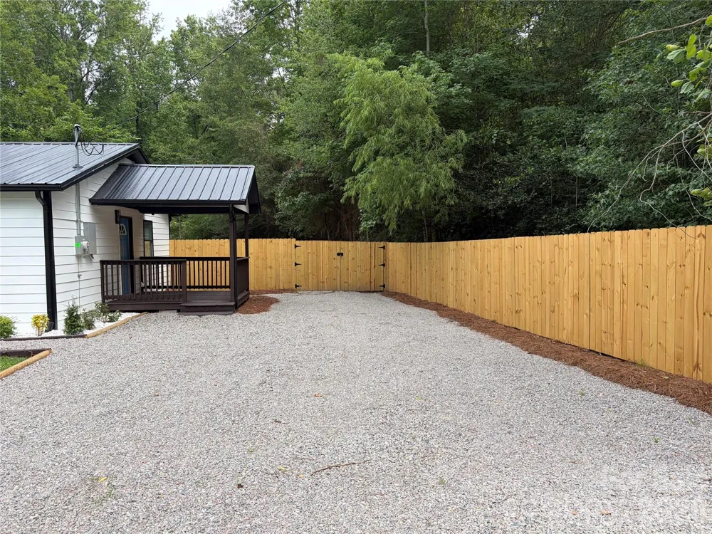 8761 Old Wire Road Laurel Hill, NC 28351