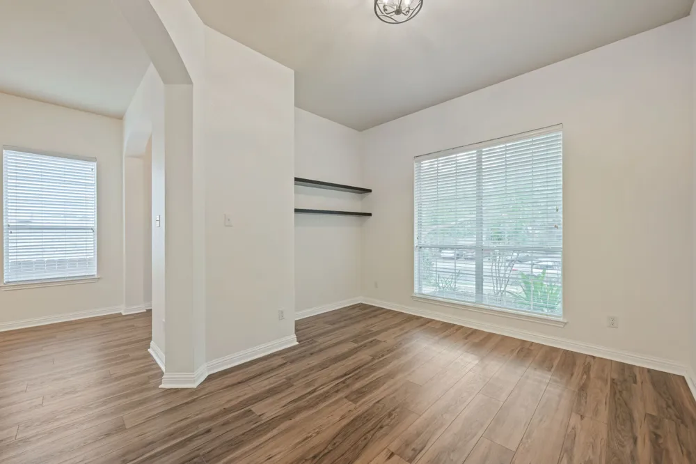 10013 Isle Royale Way Austin, TX 78747