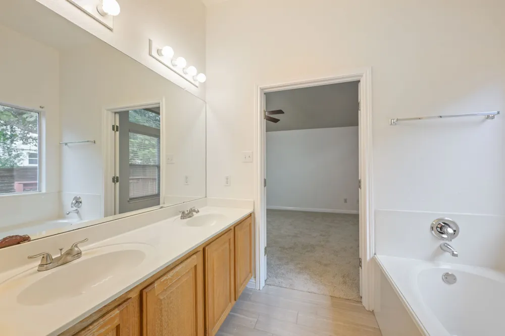 10013 Isle Royale Way Austin, TX 78747