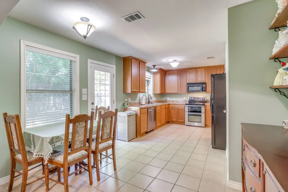 613 Cessna Court Saginaw, TX 76179