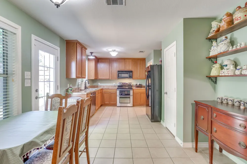 613 Cessna Court Saginaw, TX 76179