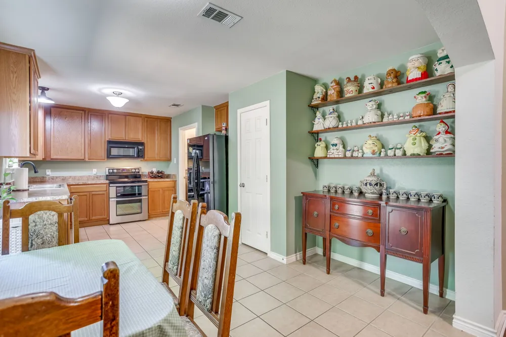 613 Cessna Court Saginaw, TX 76179
