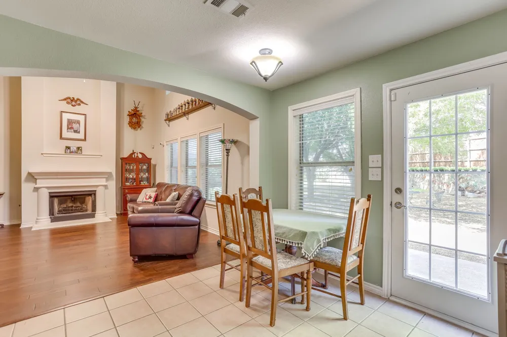613 Cessna Court Saginaw, TX 76179