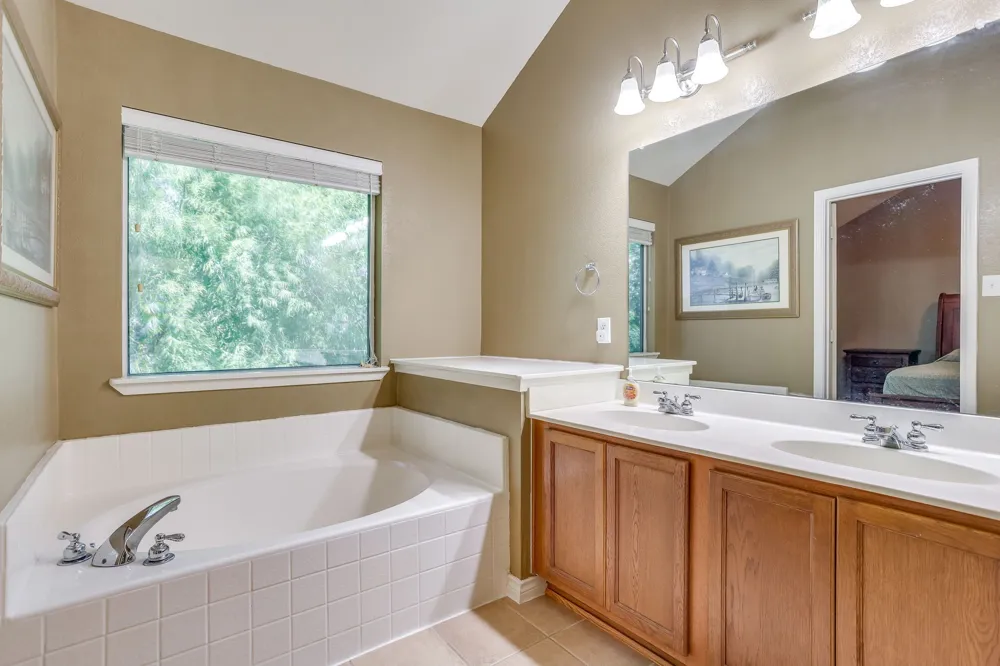 613 Cessna Court Saginaw, TX 76179