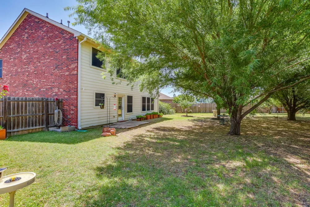 613 Cessna Court Saginaw, TX 76179