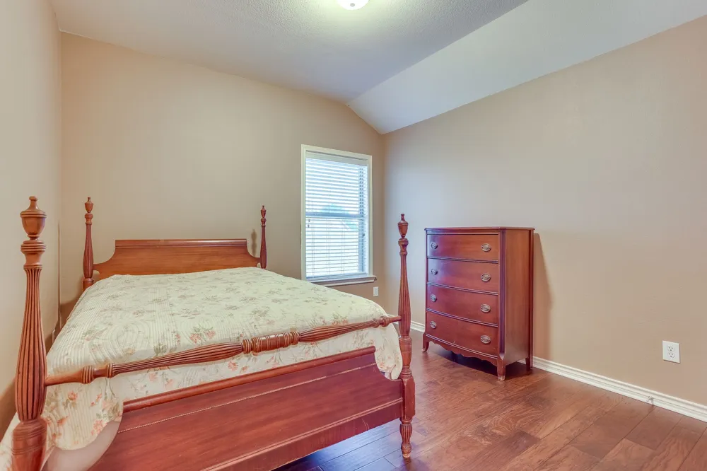 613 Cessna Court Saginaw, TX 76179