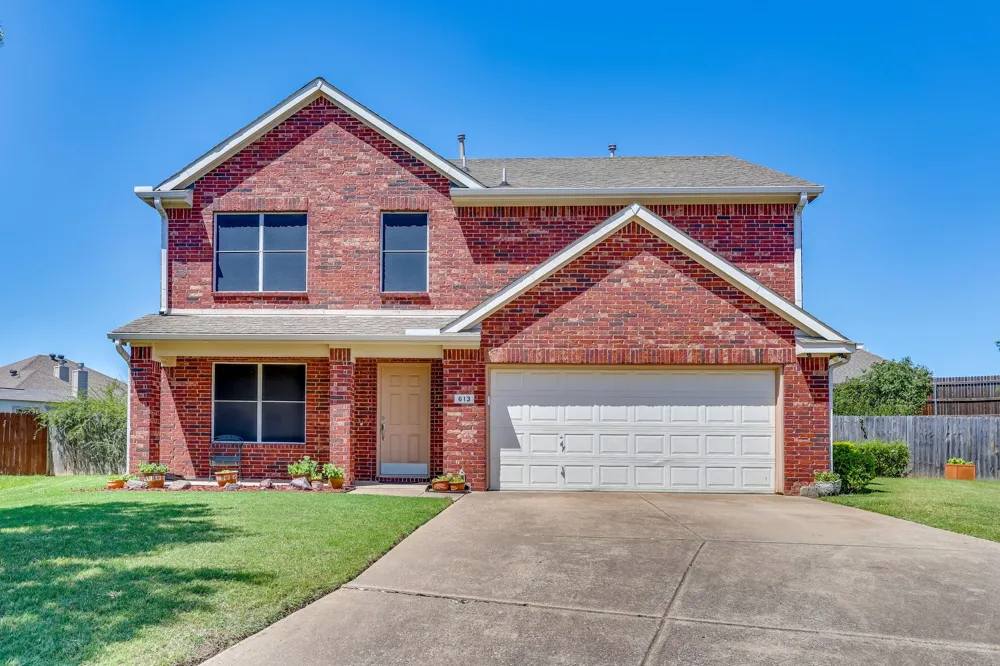 613 Cessna Court Saginaw, TX 76179