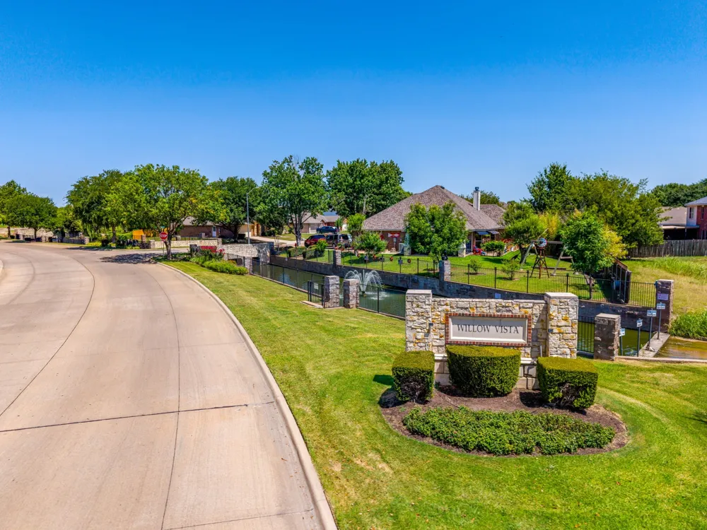 613 Cessna Court Saginaw, TX 76179