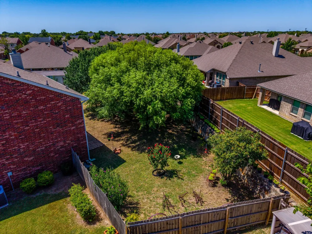 613 Cessna Court Saginaw, TX 76179