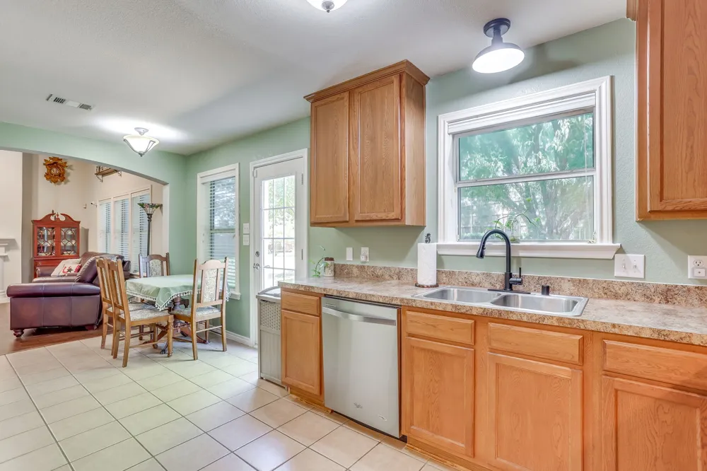 613 Cessna Court Saginaw, TX 76179